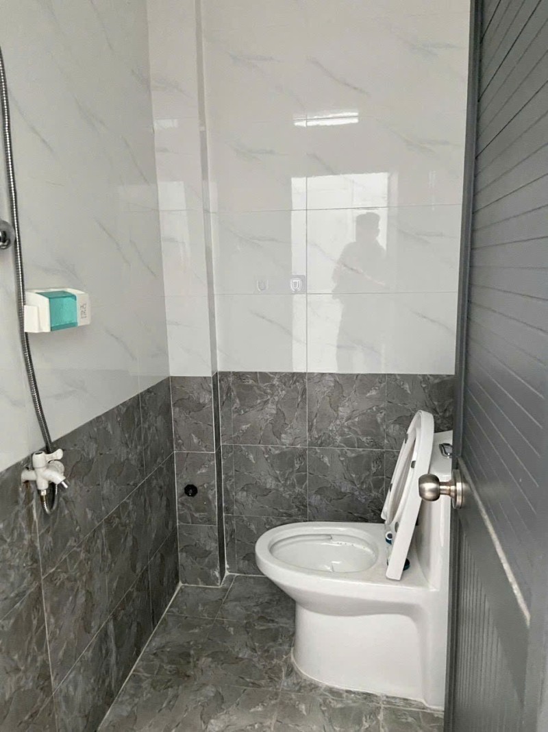 Bán nhà nặt tiền Lý Thánh Tông-ngang 4m-sổ vuông-gần trường-kinh doanh tốt 11 tỷ hơn 4