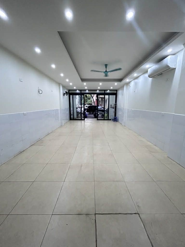 nhà đẹp Ngọc Lâm, 70m x 5 tầng, kinh doanh, vỉa hè, ôtô tránh