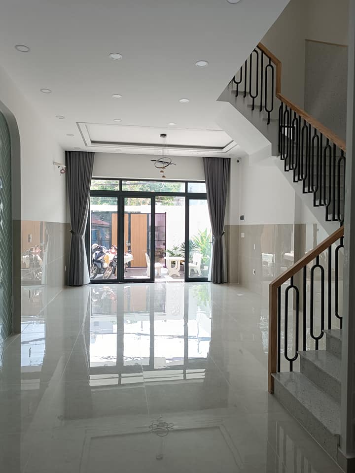 CHO THUÊ NHÀ 5X20M XÂY MỚI, 4PN+ MÁY LẠNH, SÂN ĐẬU ÔTÔ, ĐƯỜNG 8M, KDC HỒNG LONG