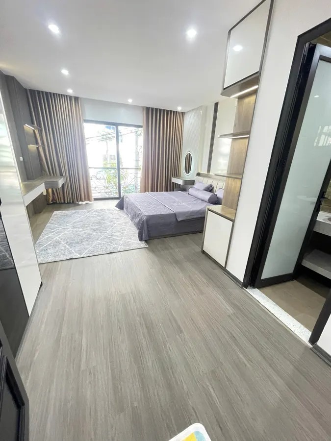 MP CỰ LỘC - HOA HẬU LÔ GÓC - 7 TẦNG THANG MÁY - VIEW ROYAL CITY - 20 TỶ 2