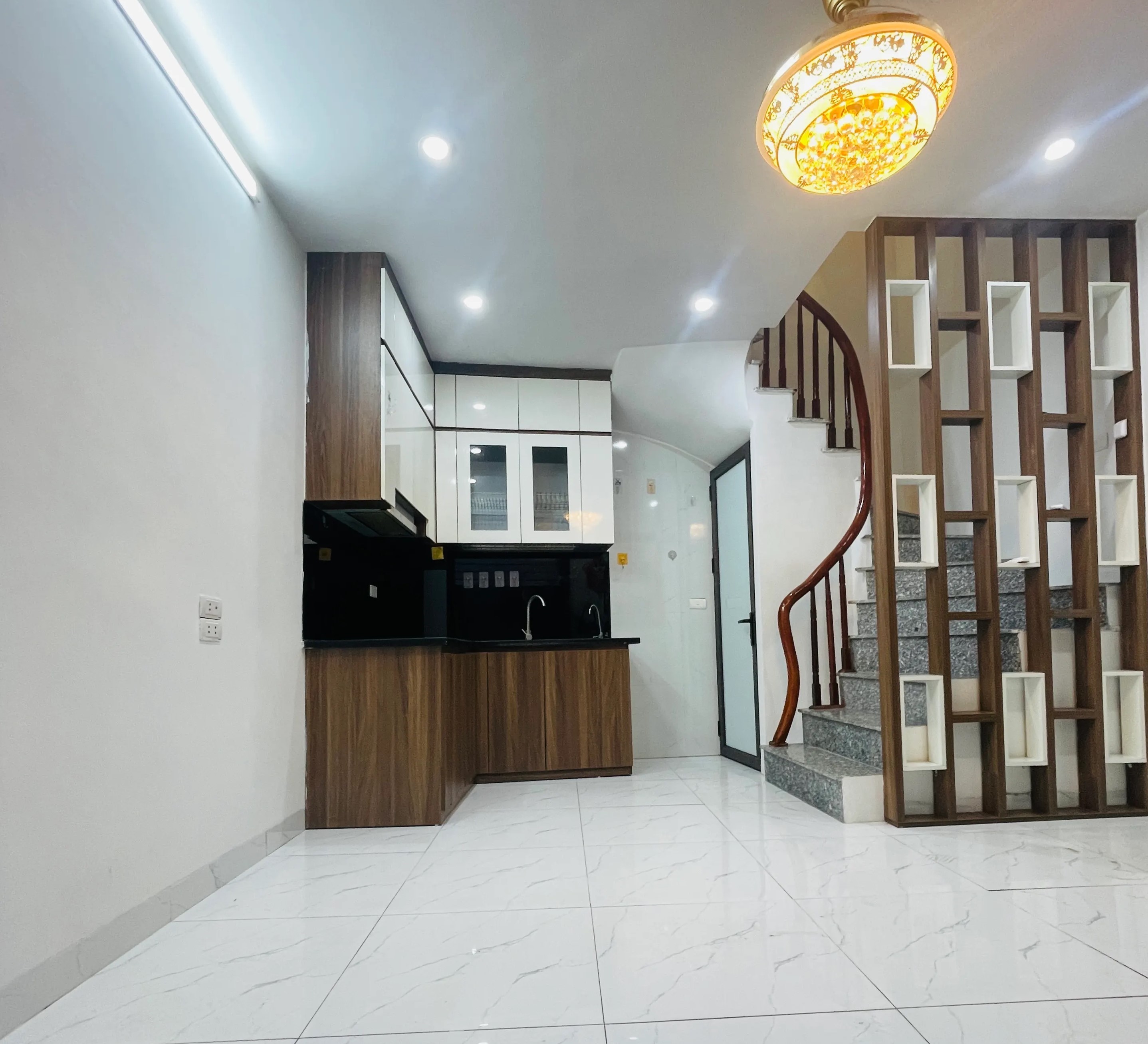 Lĩnh Nam Nhà Phân Lô 5 tầng, 2 mặt thoáng. View Hồ Thế Đất Vượng Khí, Tài Lộc Hưng Thịnh! 2