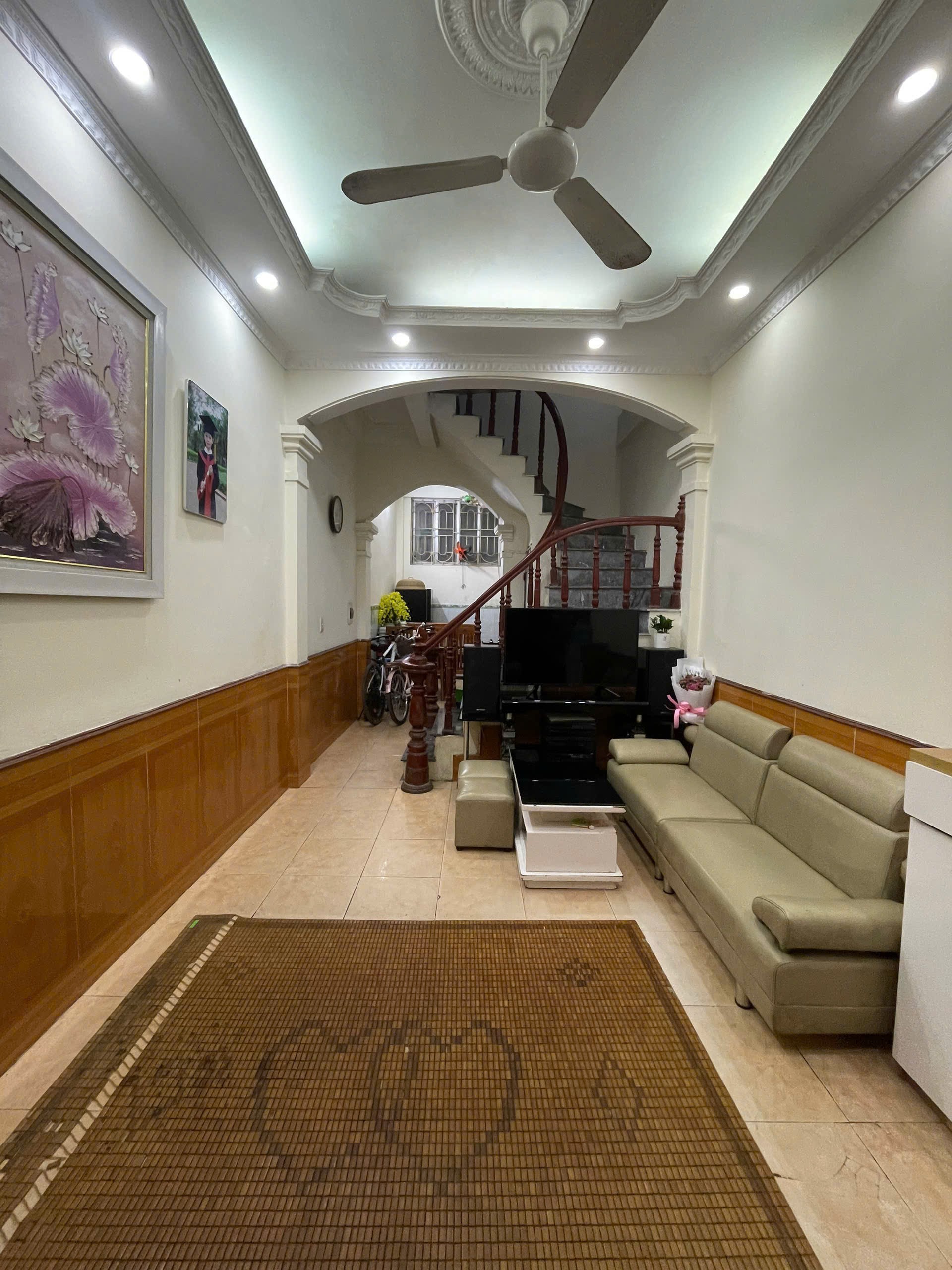 Cho thuê Căn hộ dịch vụ 1N,1K Full đồ cực VIP, Ngõ rộng View toàn mặt hồ Tây. Chỉ 12tr 2