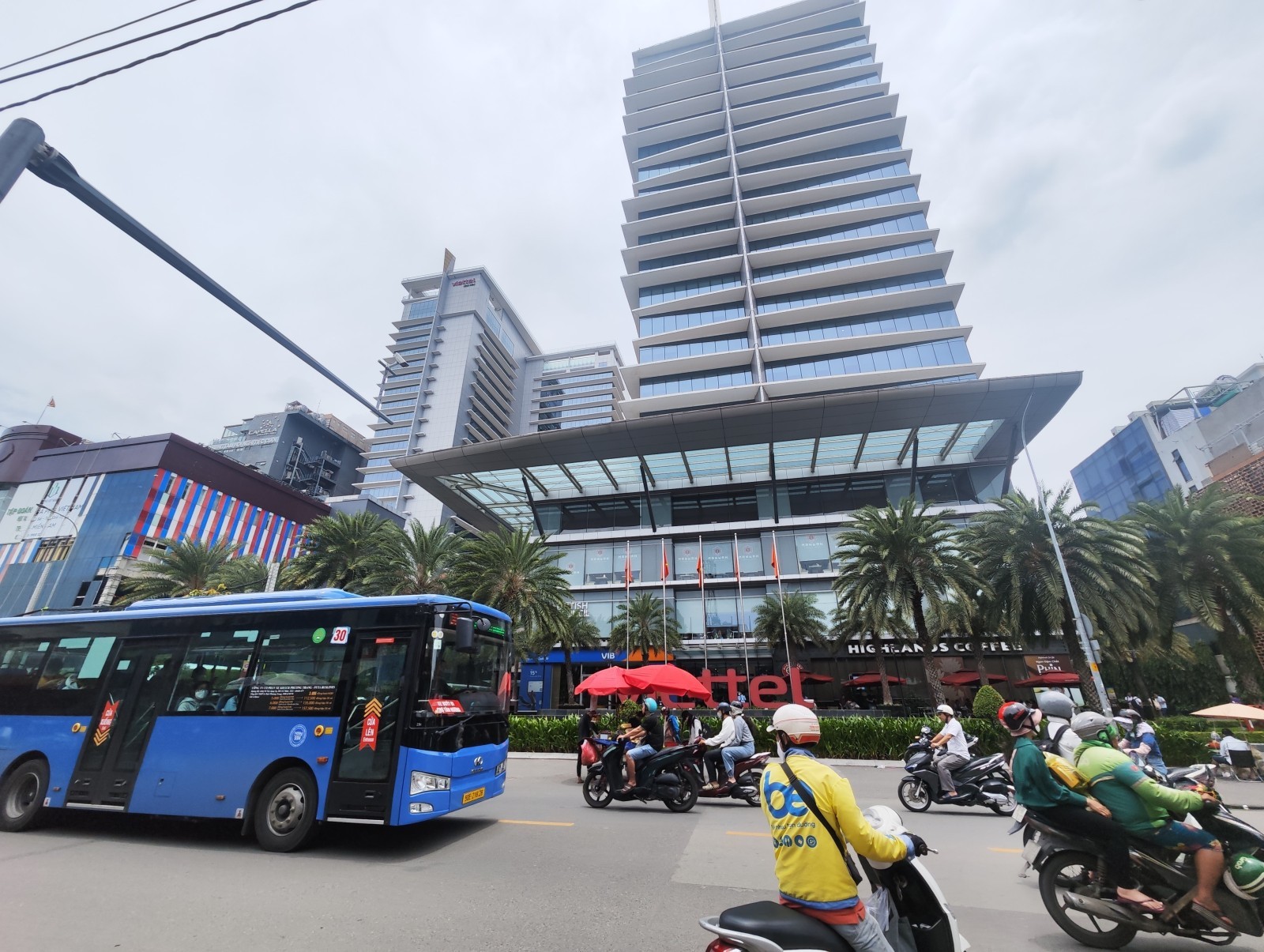 183,3 TRIỆU/m2 - CHDV 19 PHÒNG - DOANH THU 120TR/THÁNG - ĐỐI DIỆN TOÀ NHÀ VIETTEL CMT8 12