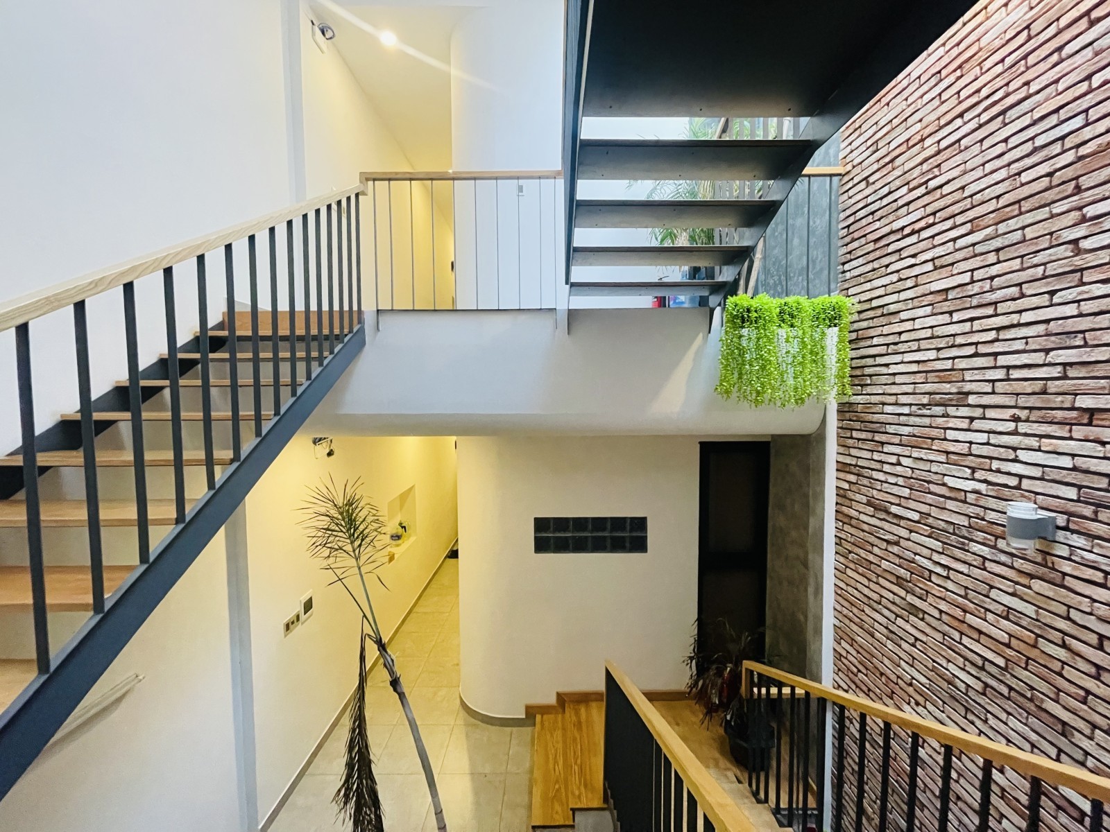 NHÀ 4 TẦNG - 2 MẶT TIỀN Q1 - 148m2 - ĐANG THUÊ KHOÁN 120TR/THÁNG - GIÁ 32 TỶ 2