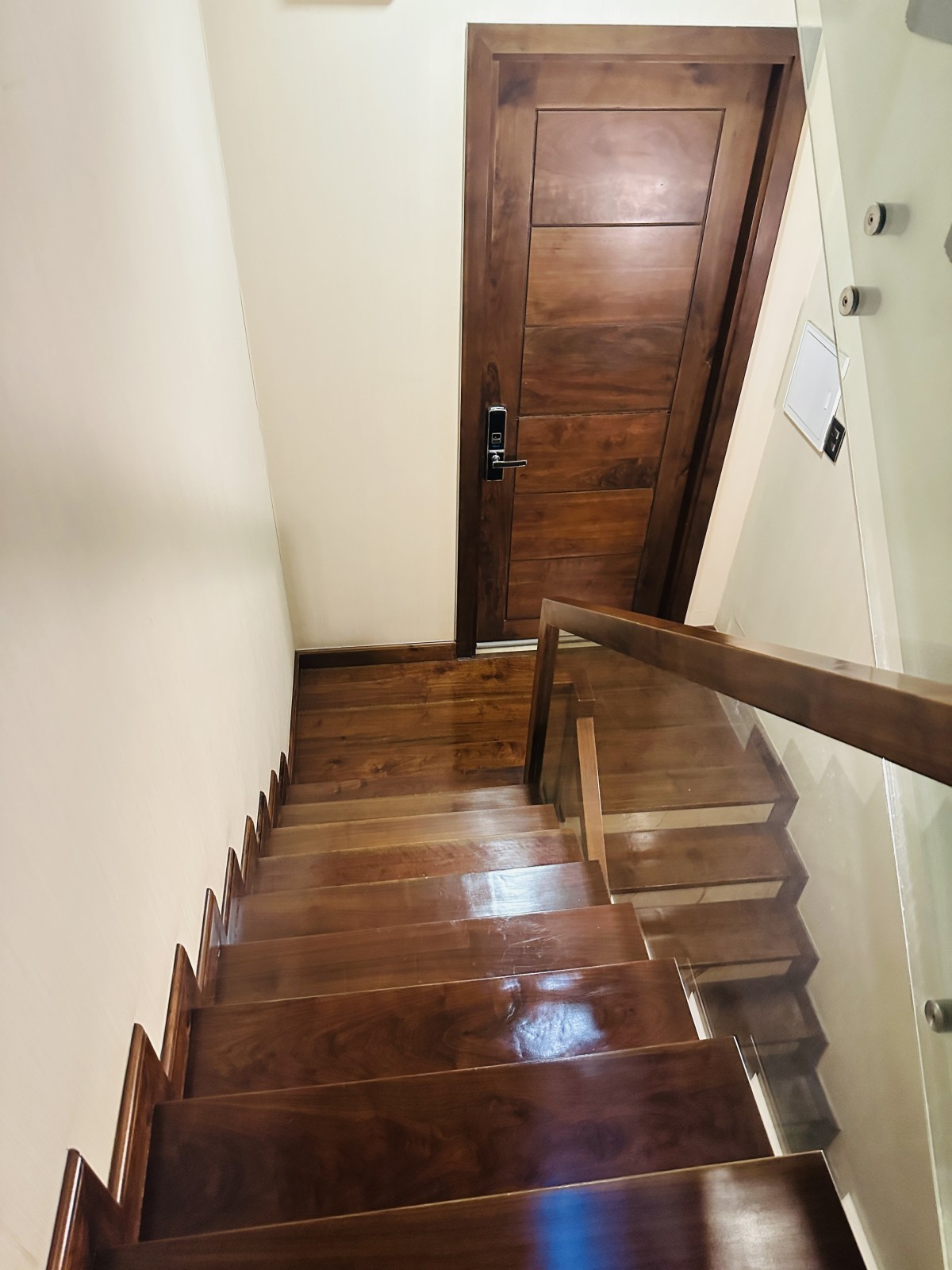 NHÀ ĐẸP 5 TẦNG THÍCH QUẢNG ĐỨC - NỘI THẤT CAO CẤP + GARA Ô TÔ - 87M² (5×17) VUÔNG A4 - 22 TỶ 2