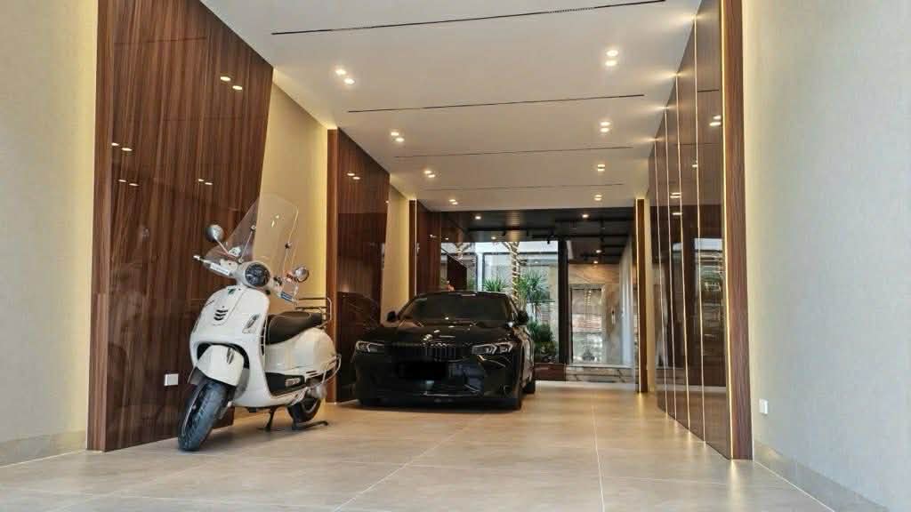 nhà đẹp lô góc Việt Hưng, 100m x 7 tầng, ôtô tránh, gần BigC Long Biên