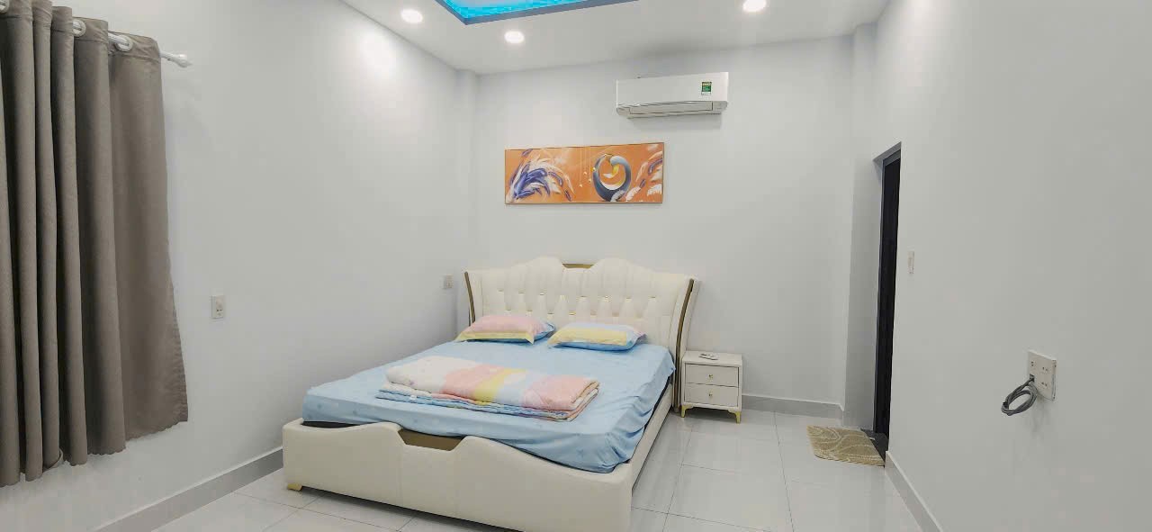 Bán nhà 3 tầng 4PN gần chung cư Hoàng Quân, Vĩnh Hoà, Bắc Nha Trang, 139m2, giá 8 tỷ 340 4