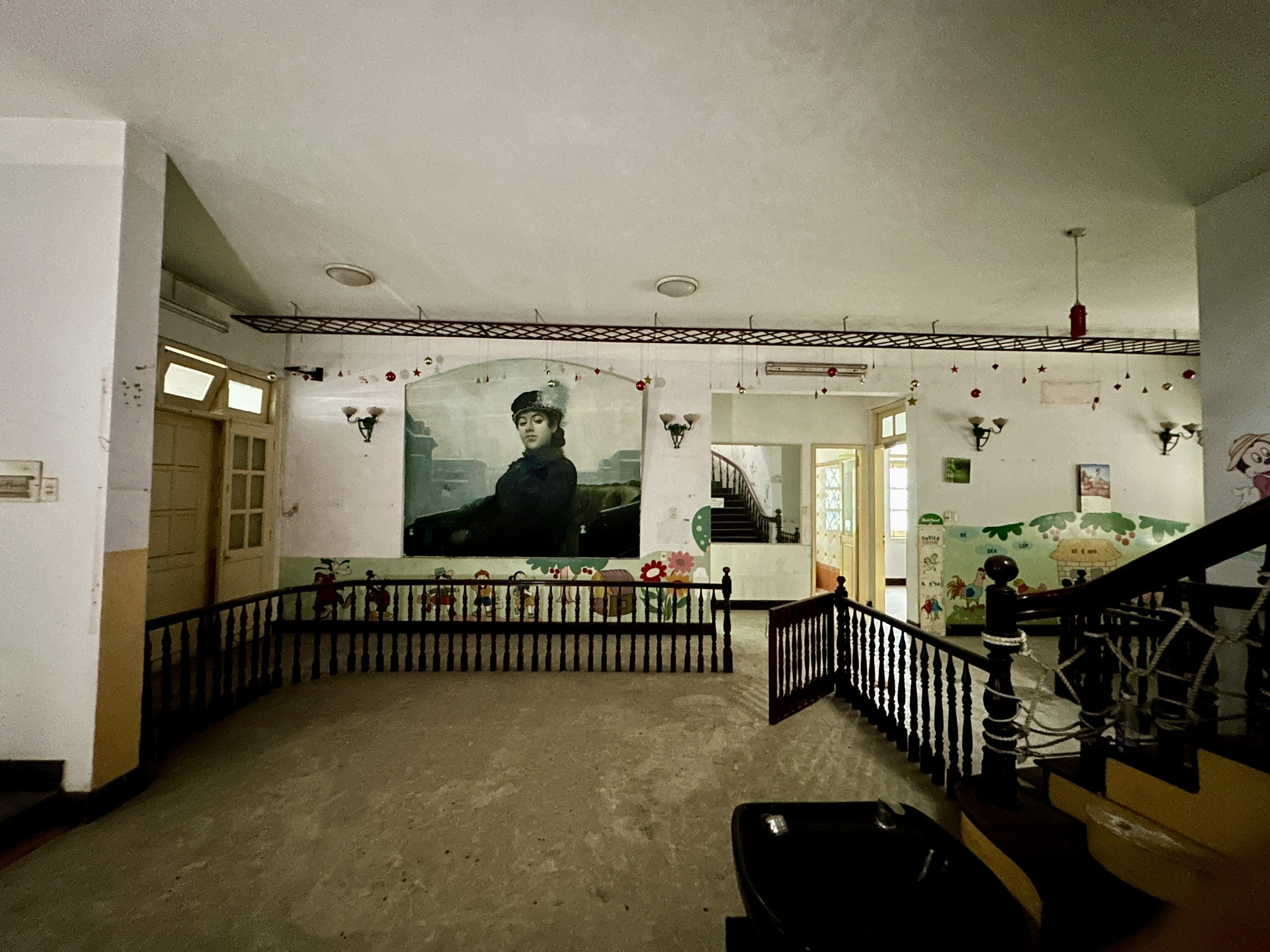 BIỆT THỰ VƯỜN 350M2 TRỆT 1LẦU NGUYỀN VĂN ĐẬU NGAY KHU CAFE,SPA,NHÀ TRẺ 2