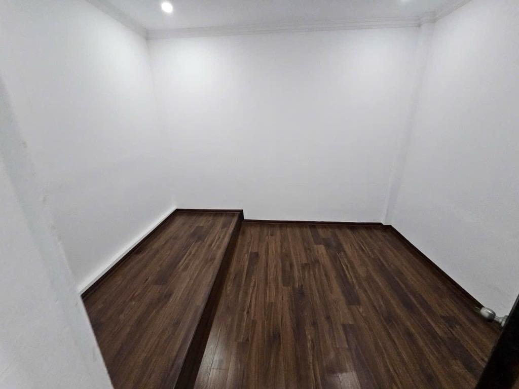 NHỈNH 13 TỶ SỞ HỮU NHÀ ĐẸP CỰC GẦN PHỐ HOÀNG VĂN THÁI, 42M2 X 4 TẦNG 5