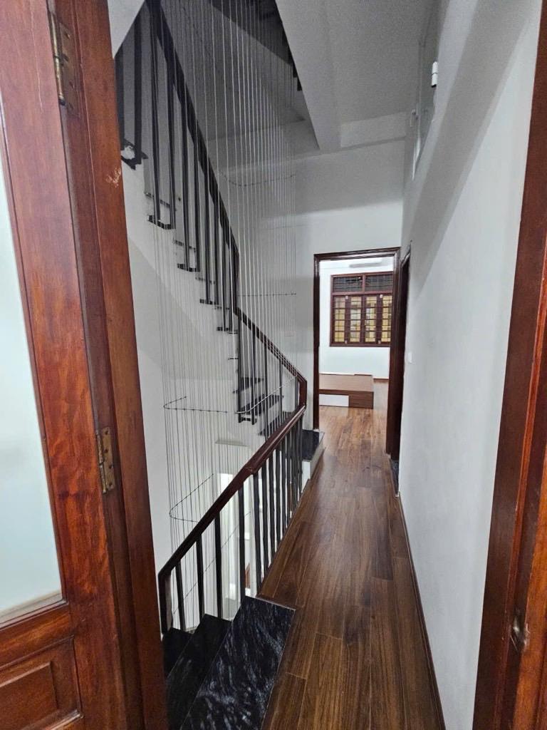 NHỈNH 13 TỶ SỞ HỮU NHÀ ĐẸP CỰC GẦN PHỐ HOÀNG VĂN THÁI, 42M2 X 4 TẦNG 4