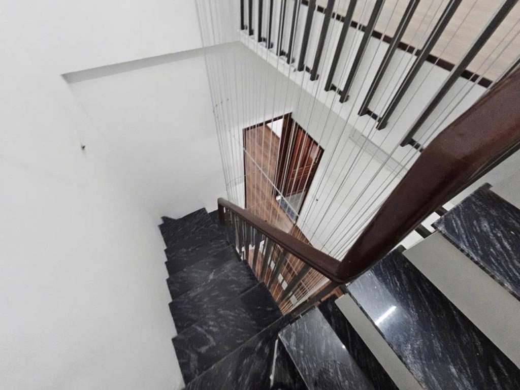 NHỈNH 13 TỶ SỞ HỮU NHÀ ĐẸP CỰC GẦN PHỐ HOÀNG VĂN THÁI, 42M2 X 4 TẦNG 2