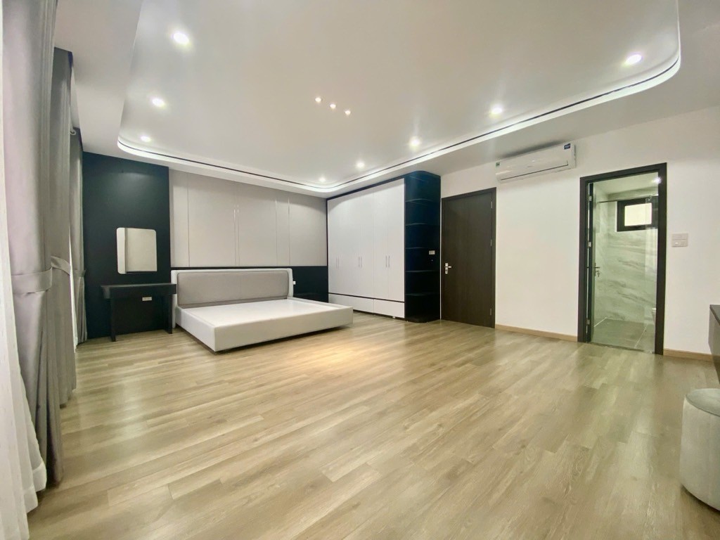 Bán nhà Ngọc Lâm 60m x 6T thang máy full nội thất ở luôn, gần phố. LH 0936123469 3