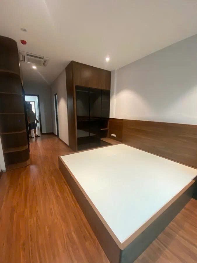 Hiếm nhà đẹp 5 tầng mặt phố Quang Trung, 67m2, mặt tiền 3.6m, 2 mặt phố, thang máy, kinh doanh sầm 3