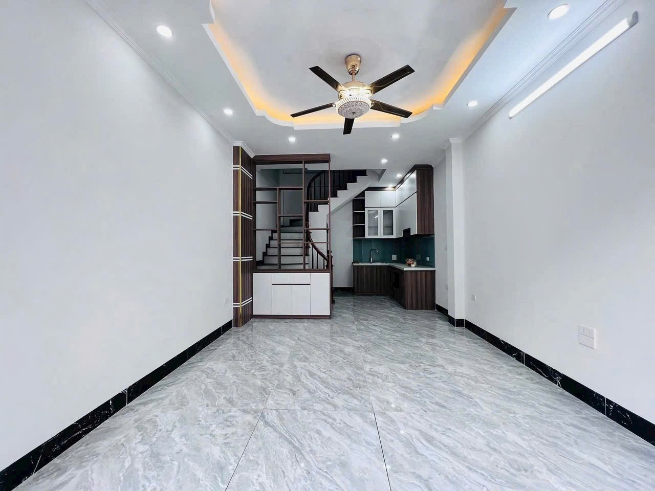 Bán nhà Kim Chung, Hoài Đức 33M 5 Tầng, 3 ngủ, 2 mặt thoáng, ô tô đỗ cửa giá 5.2 tỷ 3