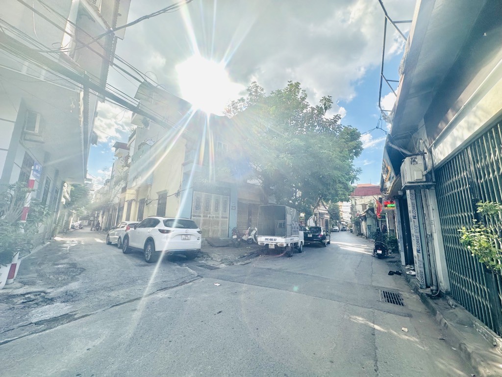 Bán nhà Trung tâm Phường Việt Hưng. 52m x 4T oto tránh, khu phân lô quân đội, dân trí, nhỉnh 12 tỷ 2