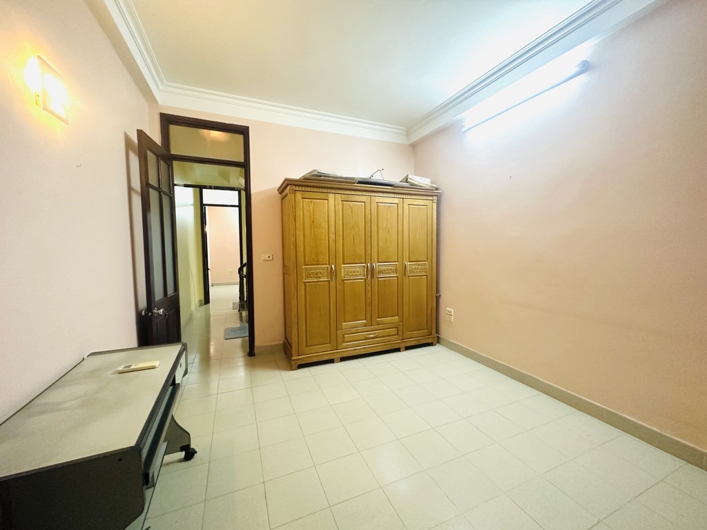 Bán nhà Trung tâm Phường Việt Hưng. 52m x 4T oto tránh, khu phân lô quân đội, dân trí, nhỉnh 12 tỷ 3