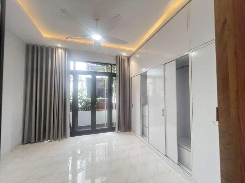 Bán nhà  đường Số 11, Trường Thọ, Thủ Đức. DT 68 m2, 3 tầng, 3PN, SH, 7.39  tỷ. 2