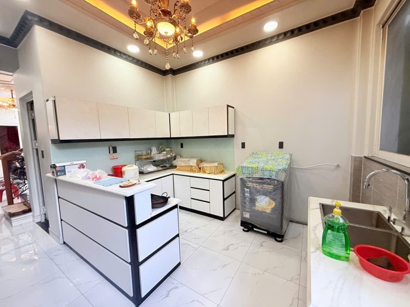 Bán nhà đường  Hồ Văn Tư, Trường Thọ, Thủ Đức. DT 64 m2, 4 tầng, SH. Giá 7.9 tỷ. LH: 0933125879 2