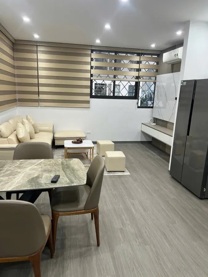 MP CỰ LỘC - HOA HẬU LÔ GÓC - 7 TẦNG THANG MÁY - VIEW ROYAL CITY - 20 TỶ 4