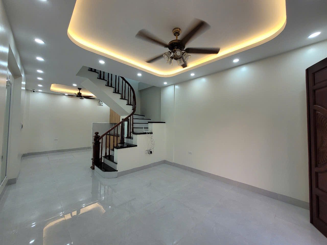 Bán nhà đẹp Vân Côn, Hoài Đức 43M, 4 Tầng, 4 phòng ngủ, ô tô đỗ 5