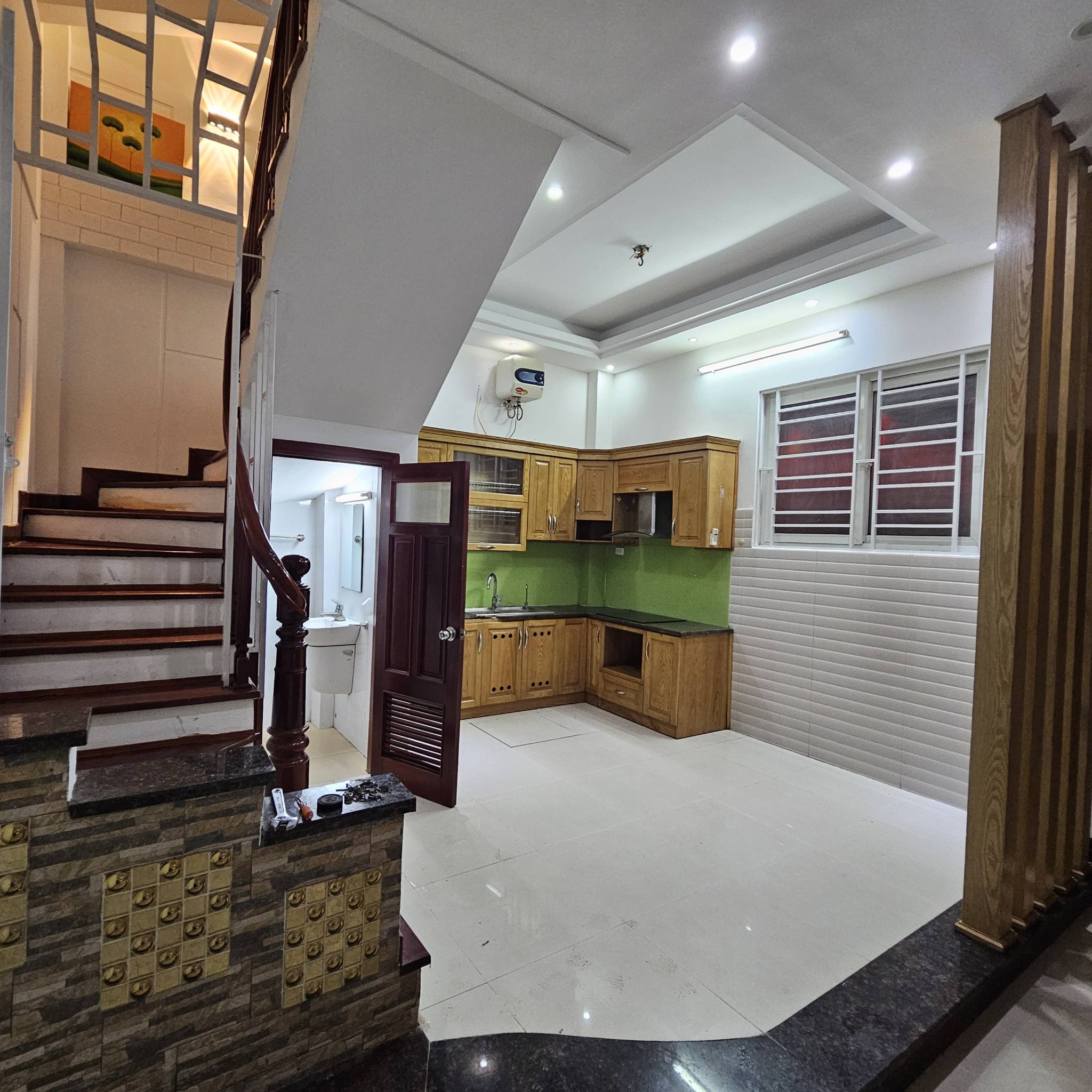 Nhà Đẹp 5 Tầng Lô Góc  Hoàng Hoa Thám, Tây Hồ, Hà Nội - Diện tích 52mv MT 5m - Giá 14.3 Tỷ