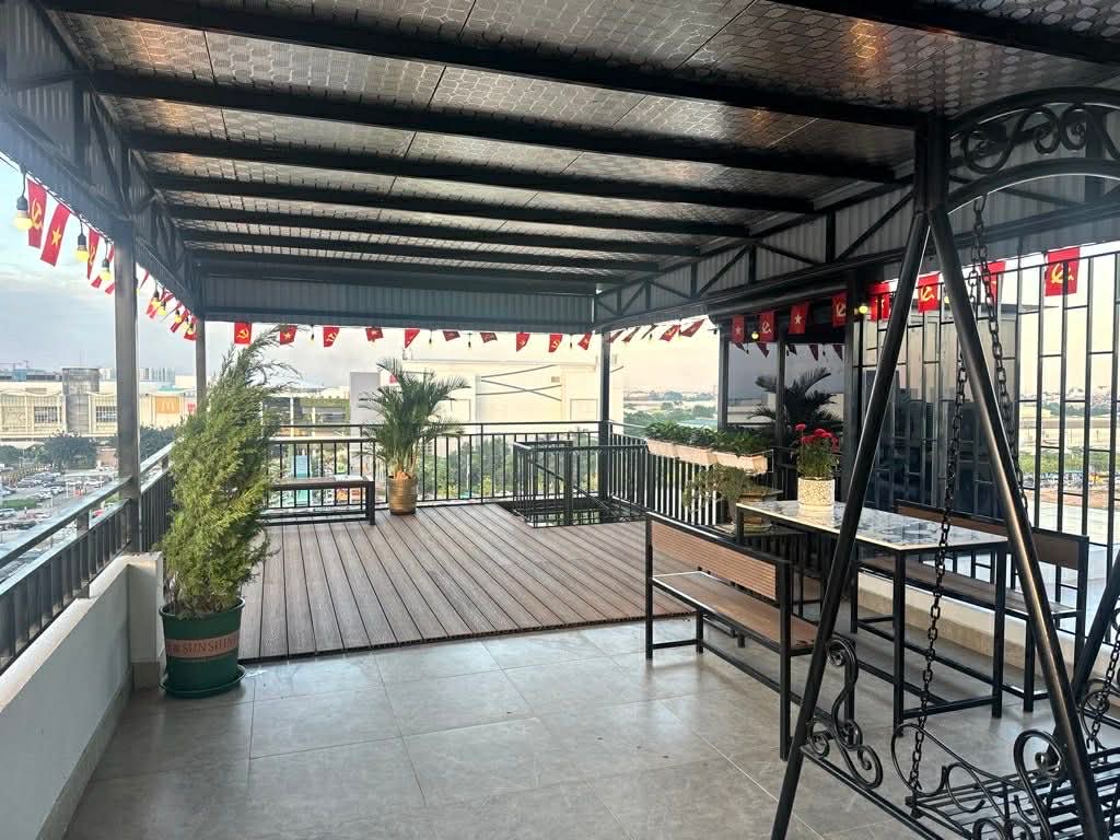 nhà đẹp Cổ Linh, 8 tầng thang máy, đối diện Aeon, gara, full nội thất 5