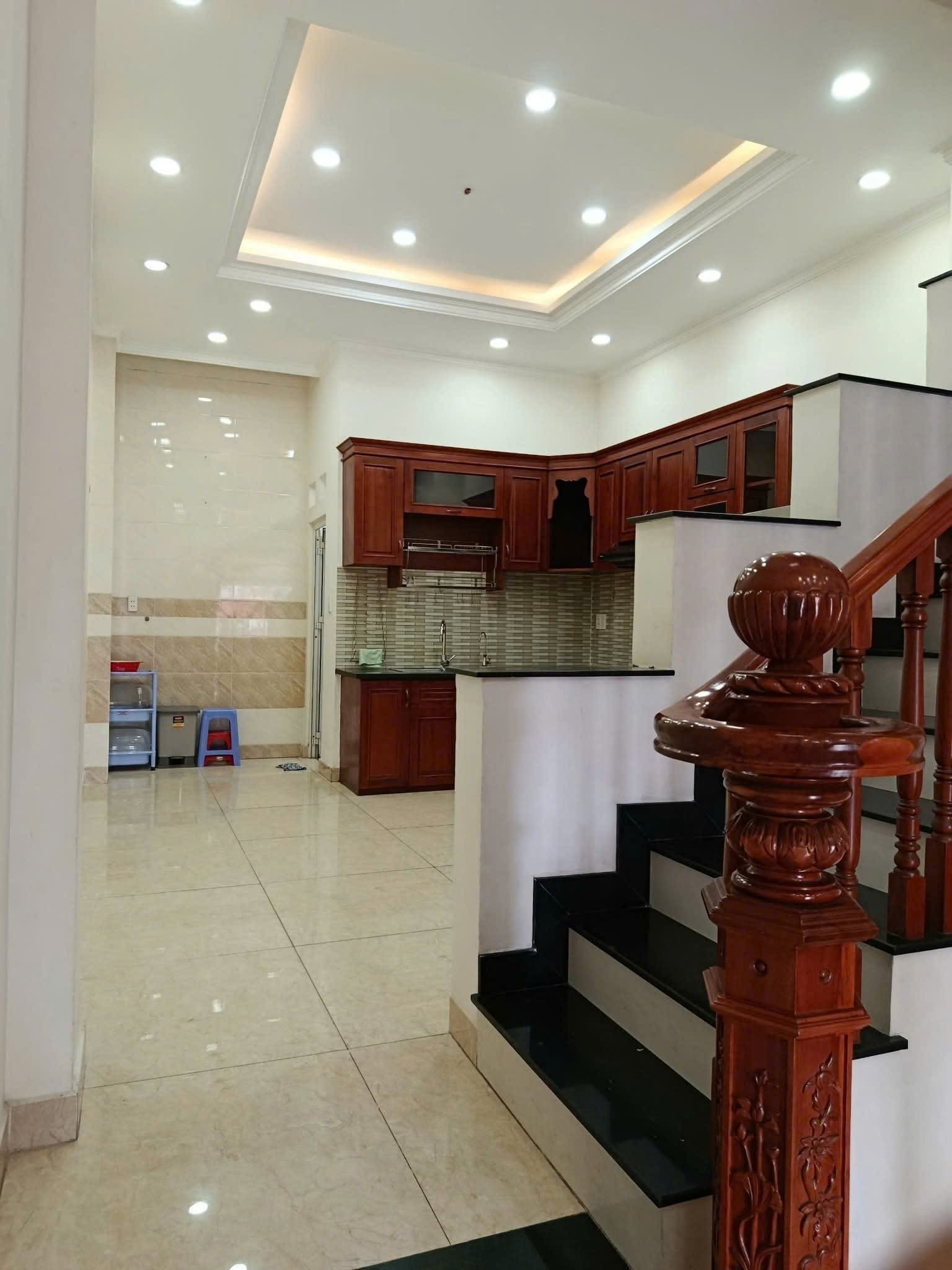 CHO THUÊ NHÀ SẴN MÁY LẠNH SÂN ĐẬU XE HƠI SÁT  CHỢ HIỆP BÌNH,THỦ ĐỨC GIÁ 17TR