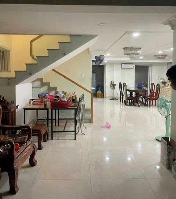 BIỆT THỰ GÓC 2MAT TIỀN KDC SÔNG ĐÀ ,400M2,7PN,9WC,GIÁ 42TR