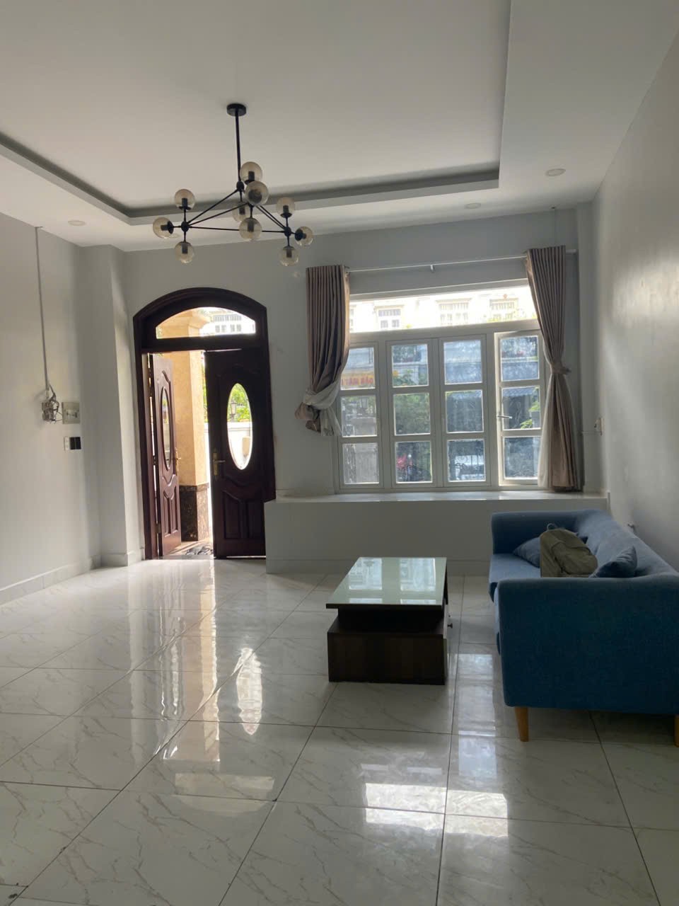 CHO THUÊ BIỆT THỰ LITTLE VILLAGE, SÁT GIGAMALL,1 HẦM 4 LAU,6PN,26TR. 5