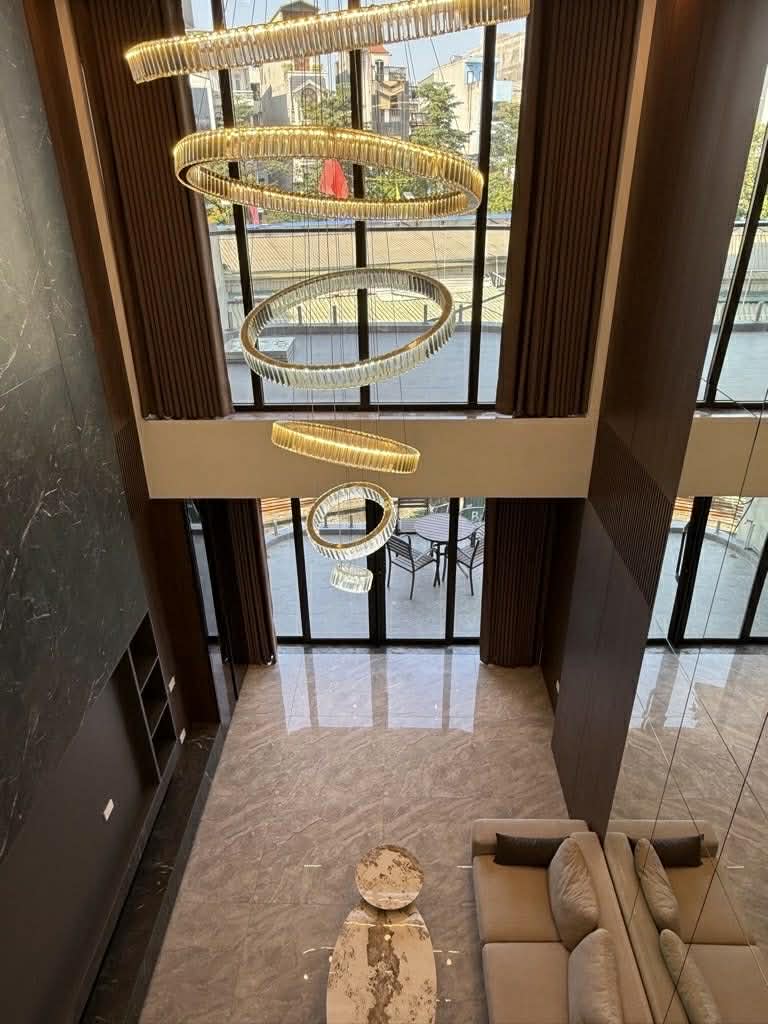 nhà đẹp lô góc Việt Hưng, 100m x 7 tầng, ôtô tránh, gần BigC Long Biên 4