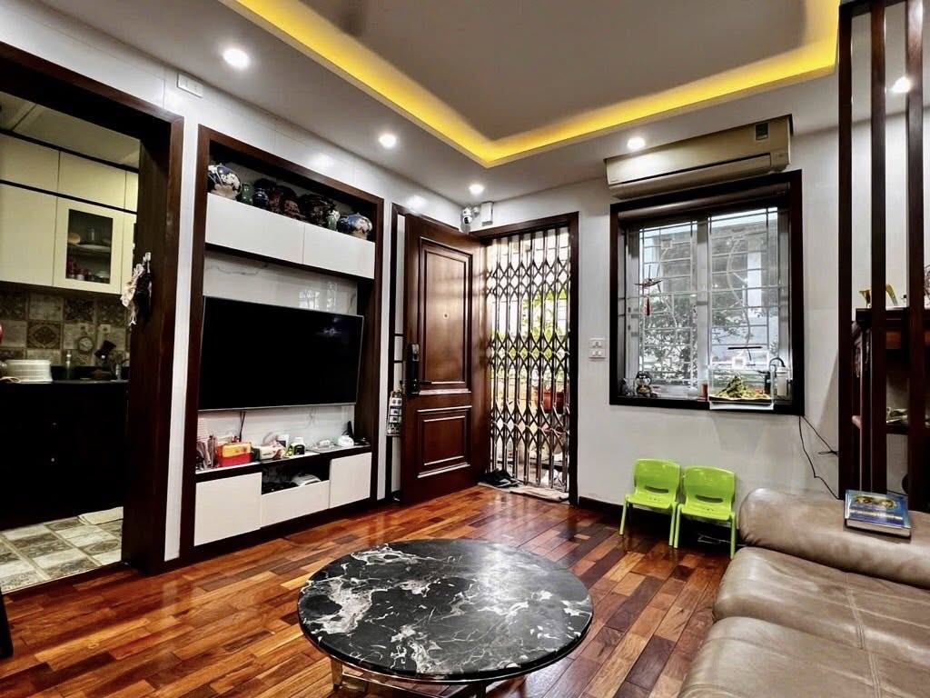 bên NGÕ PHẠM TUẤN TÀI - TO HƠN PHỐ - THANG MÁY - VỈA HÈ xe con TRÁNH KINH DOANH - NGÕ THÔNG. 4