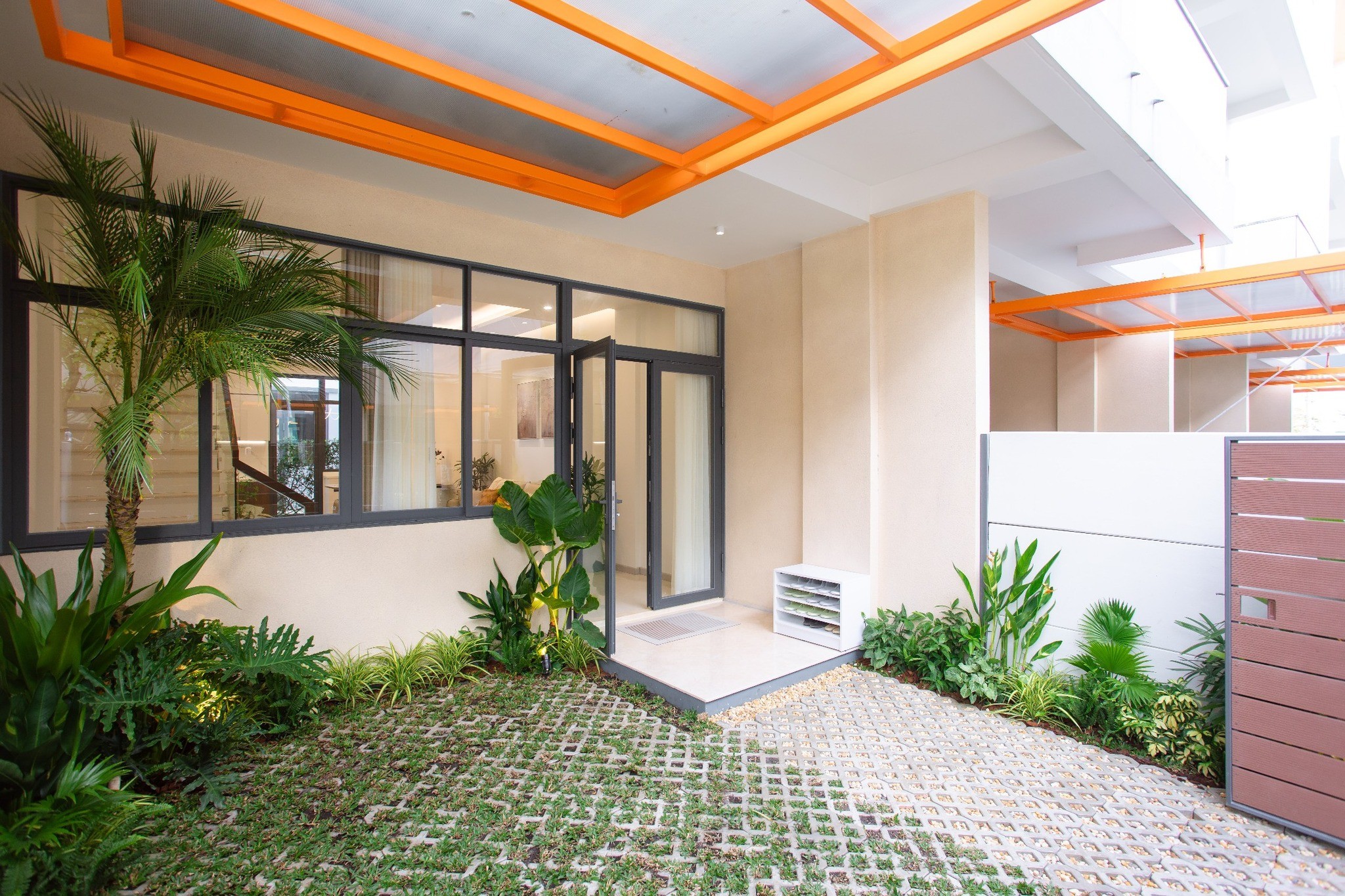 Chuyển nhượng căn nhà phố 1 trệt 2 lầu chỉ thanh toán 1 tỷ 3 nhận nhà ở ngay, cách Phú Mỹ Hưng 18p 2