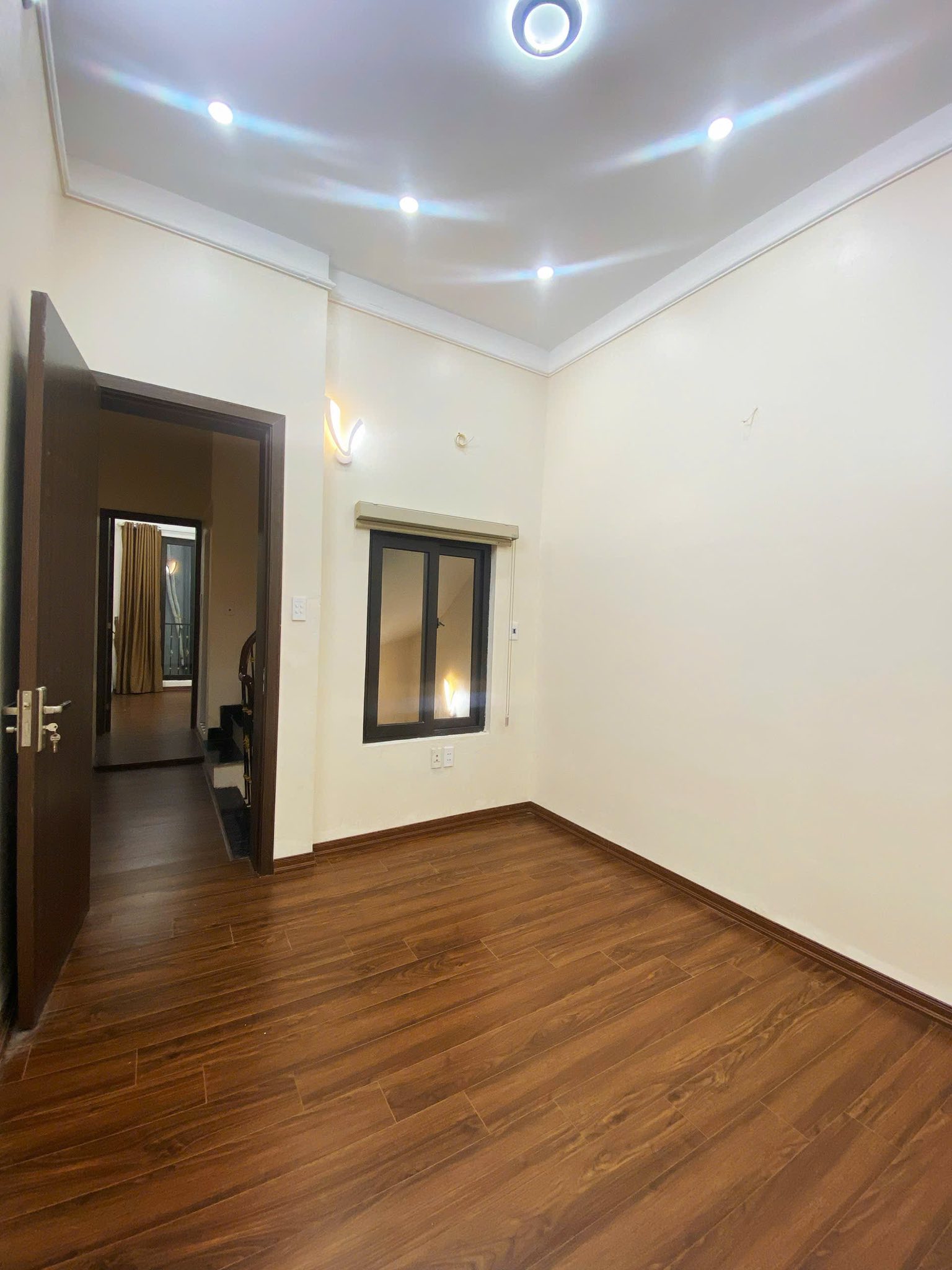 MẶT NGÕ-10M RA PHỐ BẠCH ĐẰNG HOÀN KIẾM-33M 4T-NHÀ ĐẸP Ở NGAY-TIỆN ÍCH NGẬP TRÀN 4