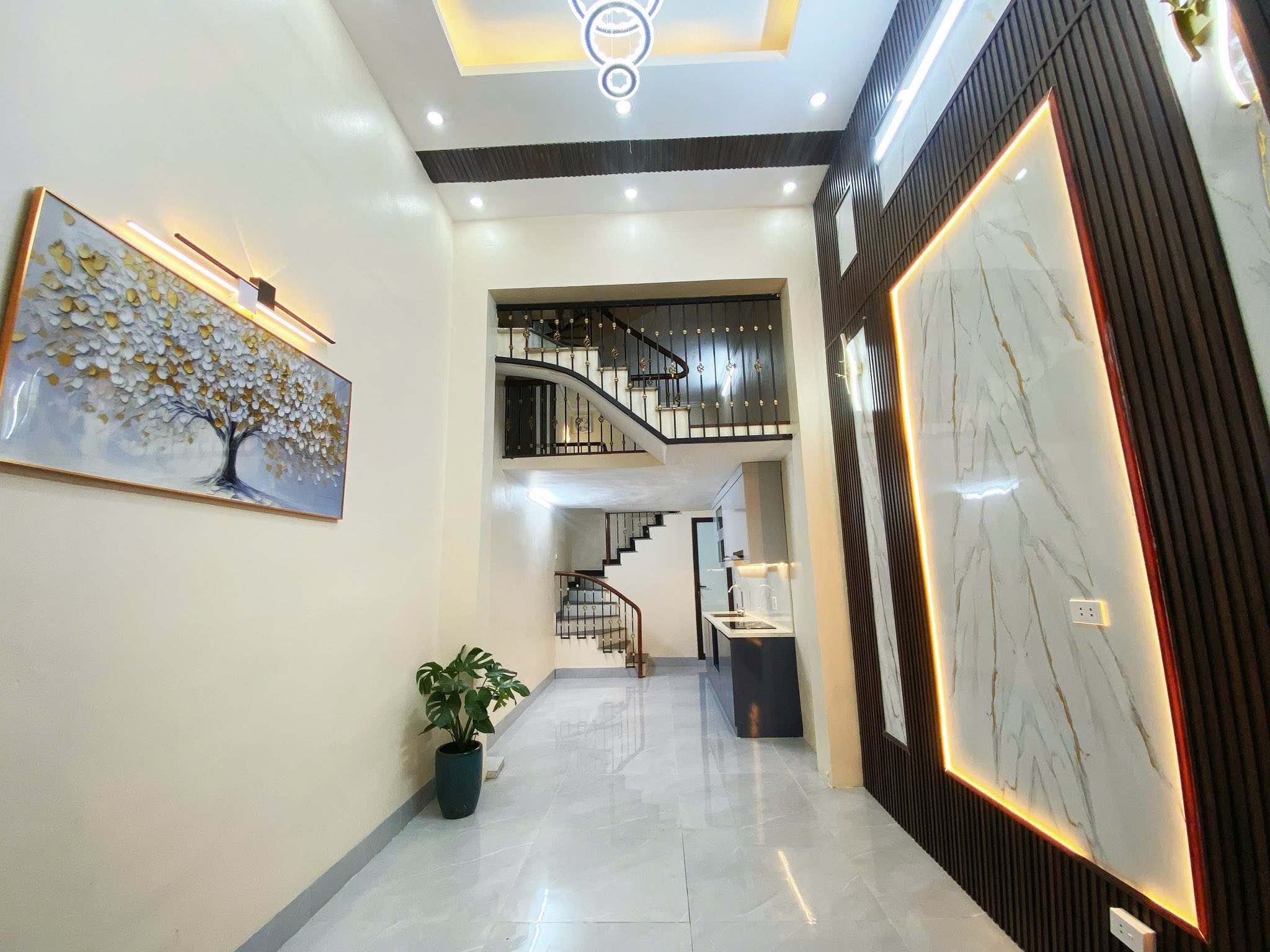 MẶT NGÕ-10M RA PHỐ BẠCH ĐẰNG HOÀN KIẾM-33M 4T-NHÀ ĐẸP Ở NGAY-TIỆN ÍCH NGẬP TRÀN