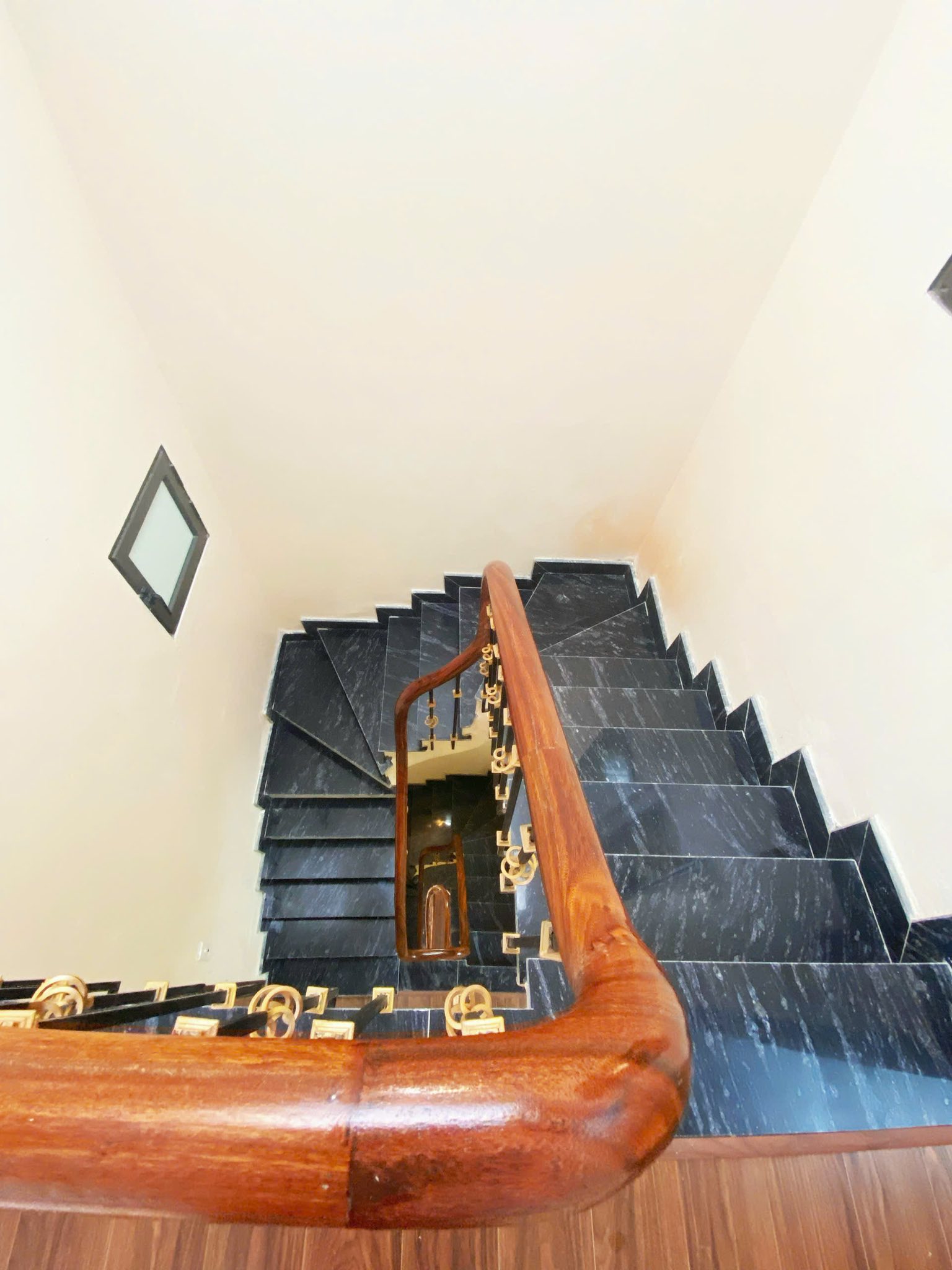 MẶT NGÕ-10M RA PHỐ BẠCH ĐẰNG HOÀN KIẾM-33M 4T-NHÀ ĐẸP Ở NGAY-TIỆN ÍCH NGẬP TRÀN 3