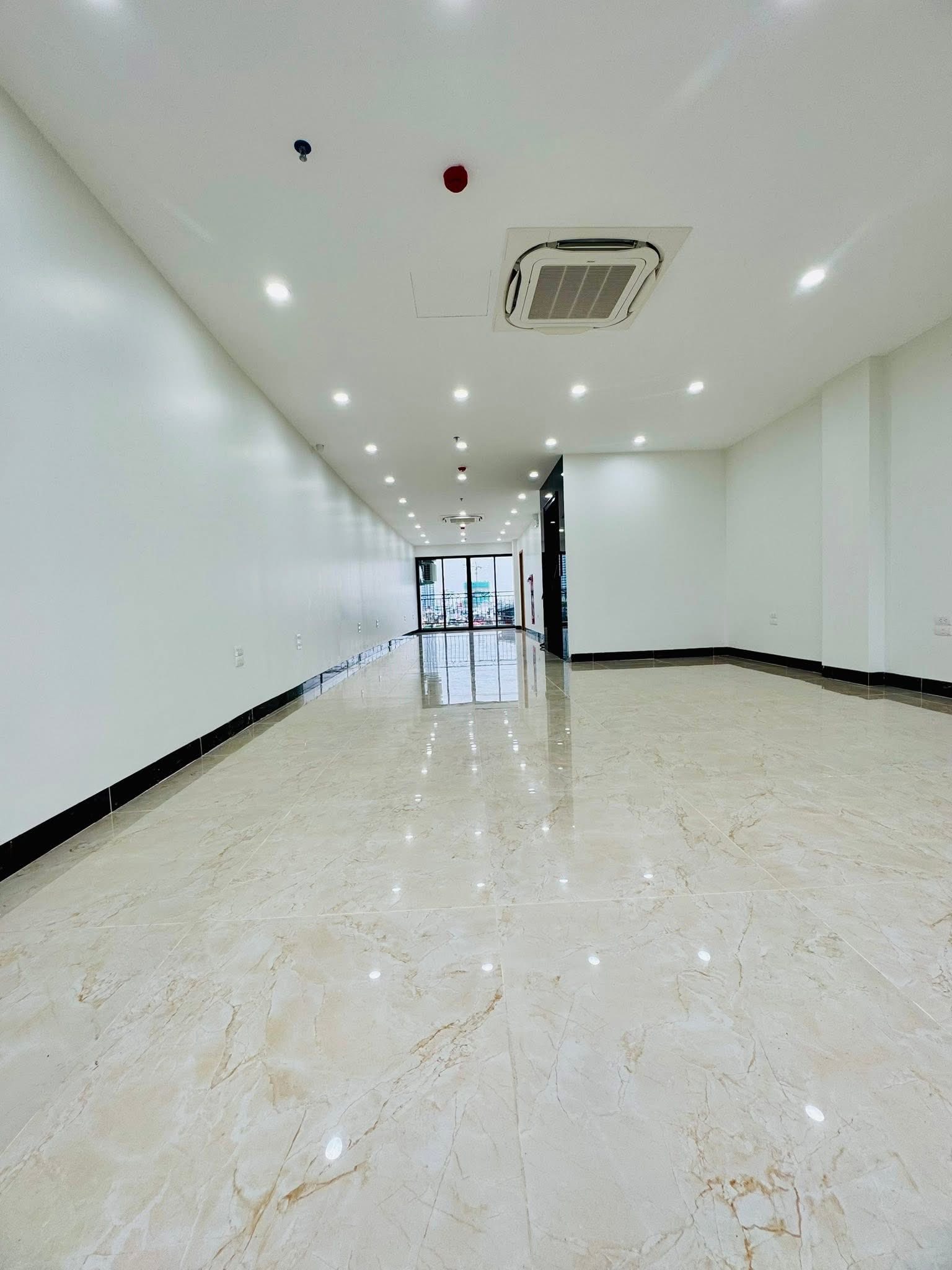 Tòa Văn Phòng Mới Cực Đẹp Mặt Phố 8 Tầng 1 Hầm 78 Tỷ  View Hồ Ngọc Khánh 2