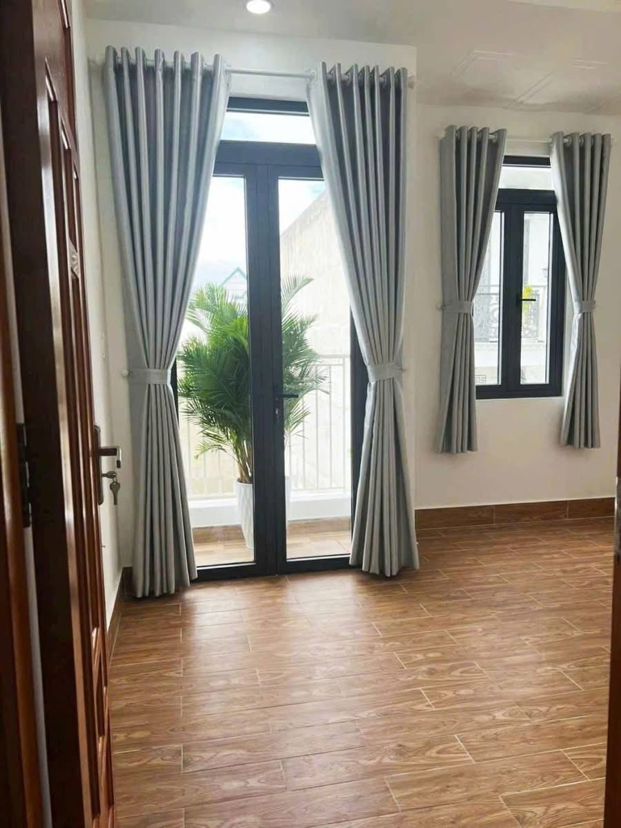 ĐẲNG CẤP NHÀ PHỐ 4 TẦNG BTCT Ô TÔ NGỦ TRONG NHÀ, FULL NỘI THẤT. GẦN CHỢ ĐÔNG QUANG HIẾP THÀNH Q12 4