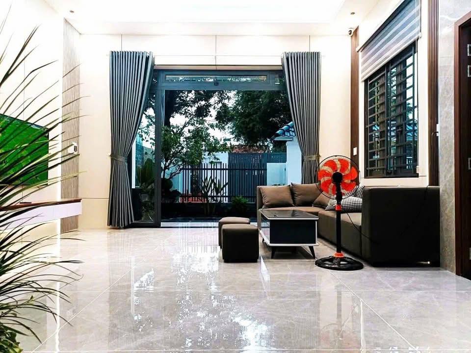 CHÍNH CHỦ GỬI BÁN NHÀ ĐẸP 2 TẦNG MỚI XÂY 101M², TẶNG FULL NỘI THẤT GẦN CHỢ THỚI TỨ. 2