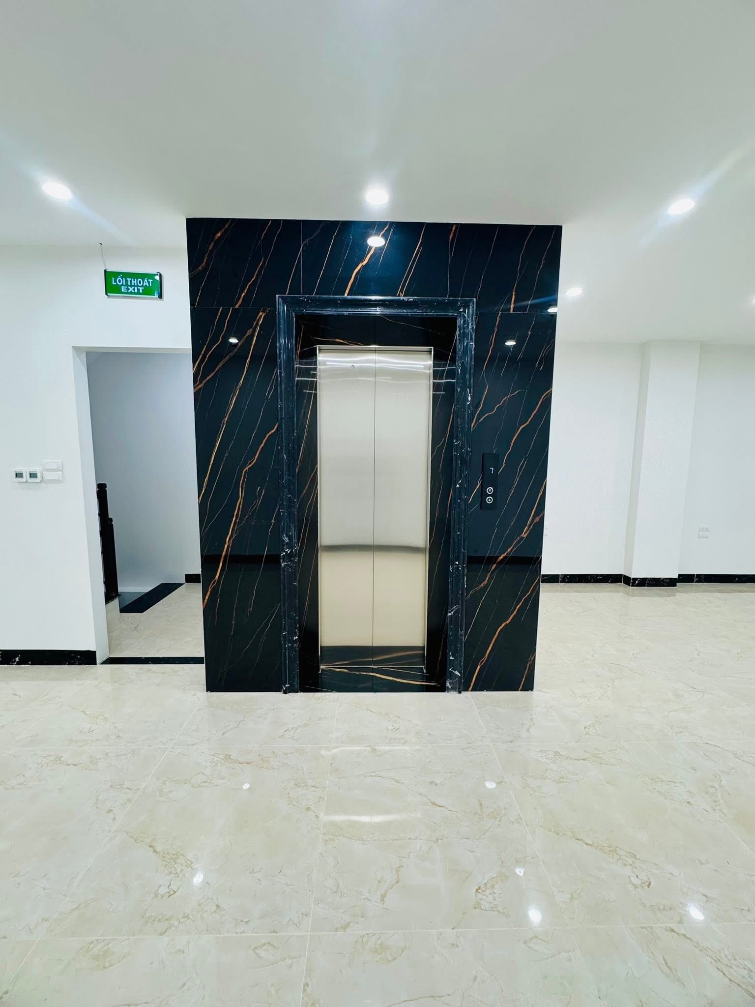 Tòa Văn Phòng Mới Cực Đẹp Mặt Phố 8 Tầng 1 Hầm 78 Tỷ  View Hồ Ngọc Khánh 3