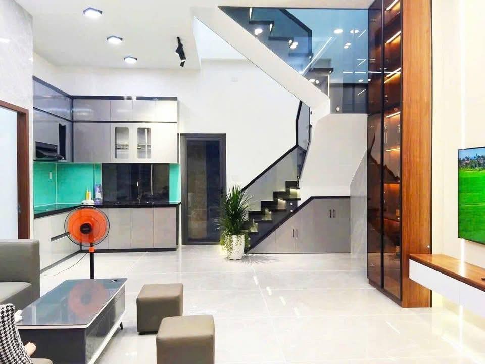 CHÍNH CHỦ GỬI BÁN NHÀ ĐẸP 2 TẦNG MỚI XÂY 101M², TẶNG FULL NỘI THẤT GẦN CHỢ THỚI TỨ. 3