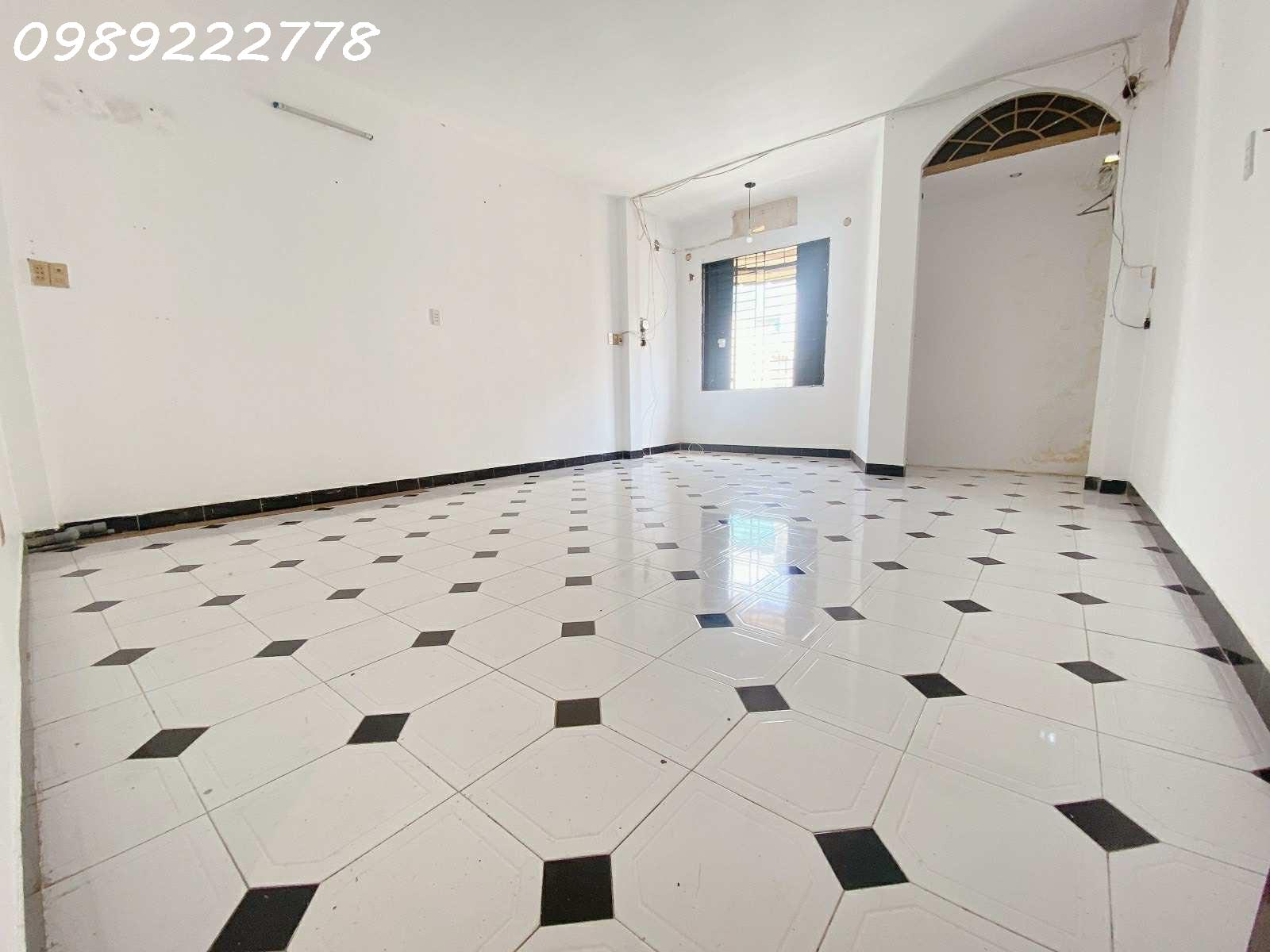 BÁN NHÀ HẺM NHỰA 8M -  HUỲNH VĂN BÁNH - P.13  - ÔTÔ TRÁNH THÔNG HOÀNG SA - 4 TẦNG VUÔNG VỨC 74M2. 5