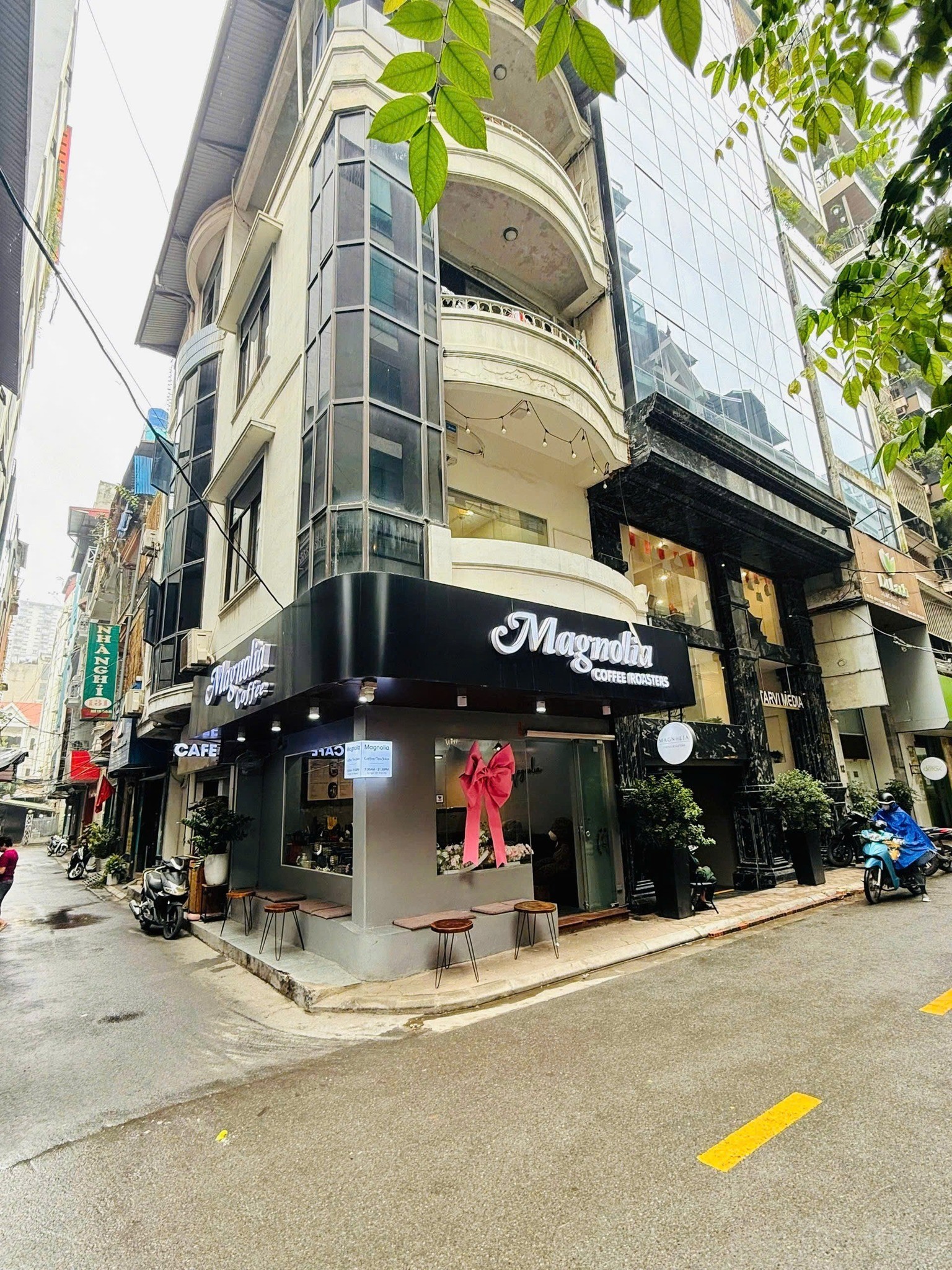 Cực Hiếm Lô Góc Mặt Hồ Trúc Bạch 5 Tầng Mặt Tiền 6M 45 Tỷ - 2 Mặt phố