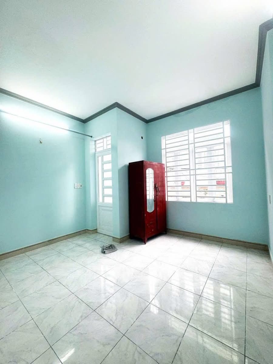 GIÁ RẺ CHỈ 3,25 TỶ NHÀ 2 TẦNG ĐÚC, HẺM XE HƠI ĐẬU CỬA GẦN TRƯỜNG ĐẠI HỌC GTVT. TÂN CHÁNH HIỆP, 4