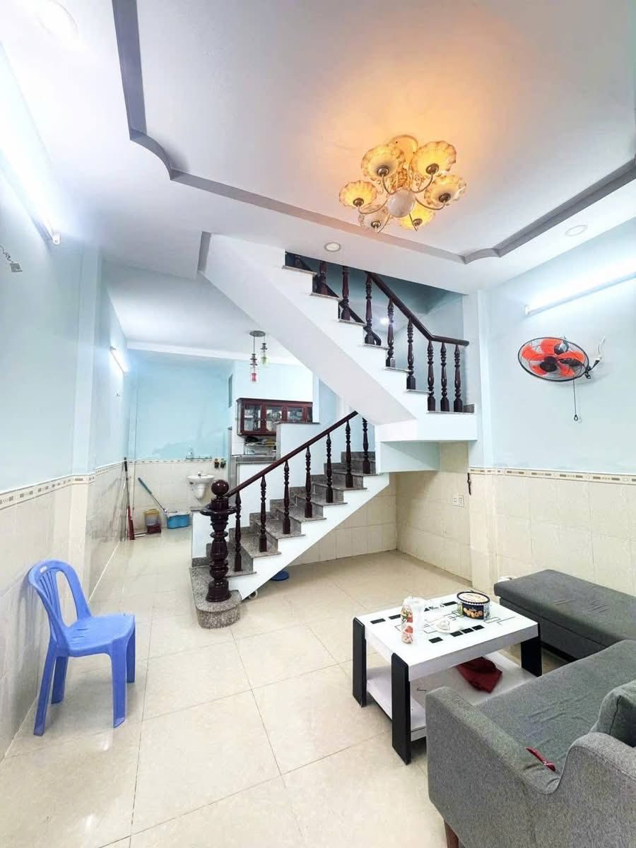 GIÁ RẺ CHỈ 3,25 TỶ NHÀ 2 TẦNG ĐÚC, HẺM XE HƠI ĐẬU CỬA GẦN TRƯỜNG ĐẠI HỌC GTVT. TÂN CHÁNH HIỆP,