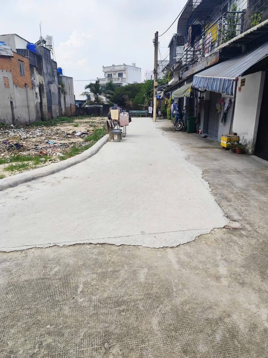 LÔ ĐẤT NỀN CAO RÁO KHU NHÀ CAO TẦNG 95M2, HXH NGAY CHỢ THỚI TỨ, HÓC MÔN. GIÁ RẺ CHỈ 2,8 TỶ TL. 2