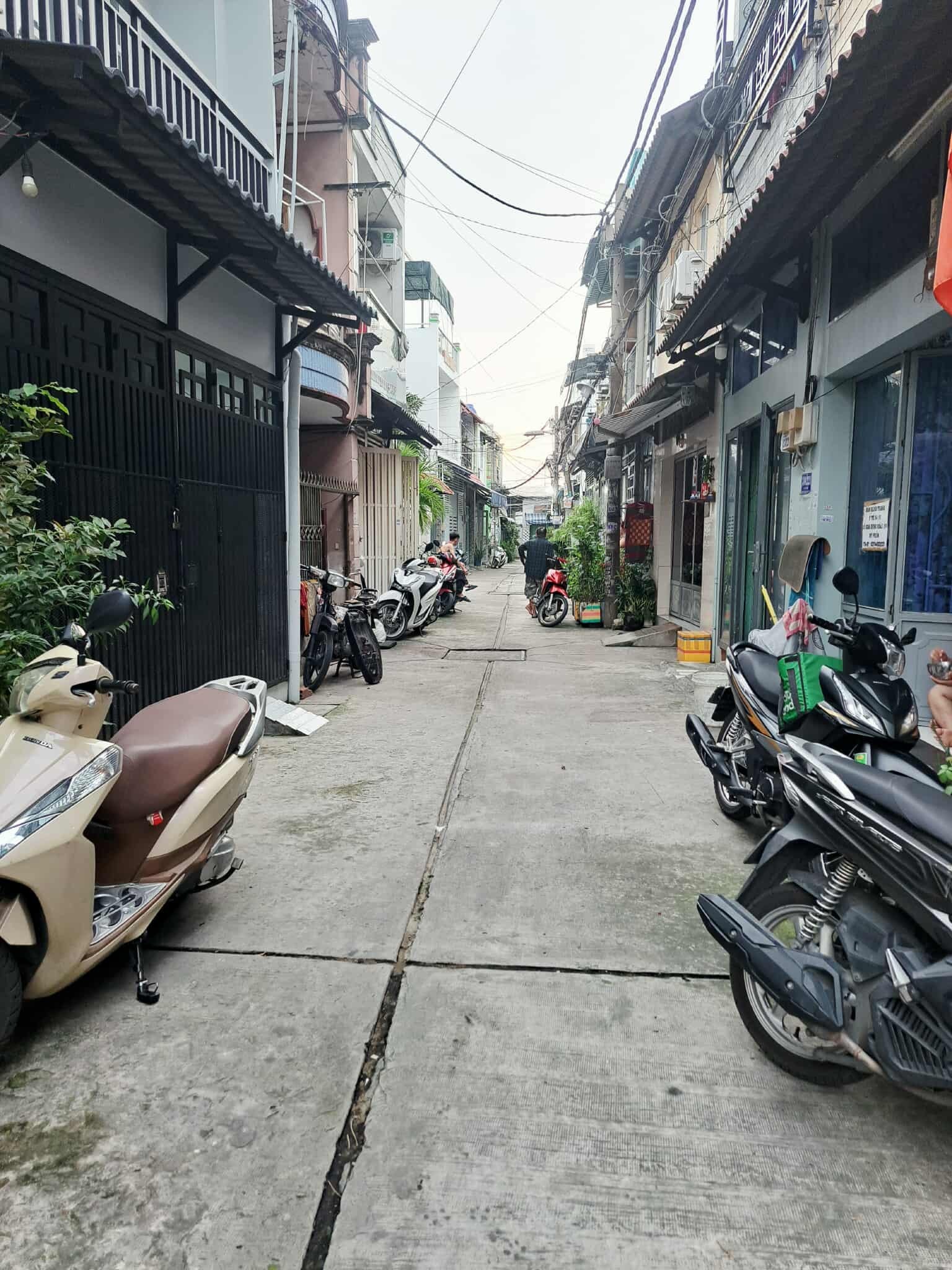 NHÀ 2 TẦNG 53M2 ĐÚC ĐẸP GẦN CHỢ LÊ VĂN QUỚI HXH ĐỖ CỬA, BTĐ, BÌNH TÂN. 5