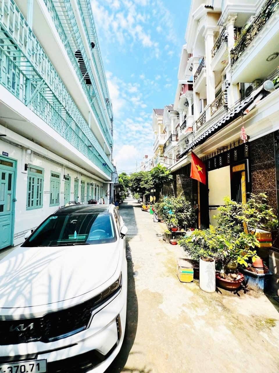 NHÀ 4 TẦNG BTCT MÁI THÁI 75M², GẦN CHỢ THIẾC. HẺM XE HƠI LÊ VĂN KHƯƠNG Q.12. 5