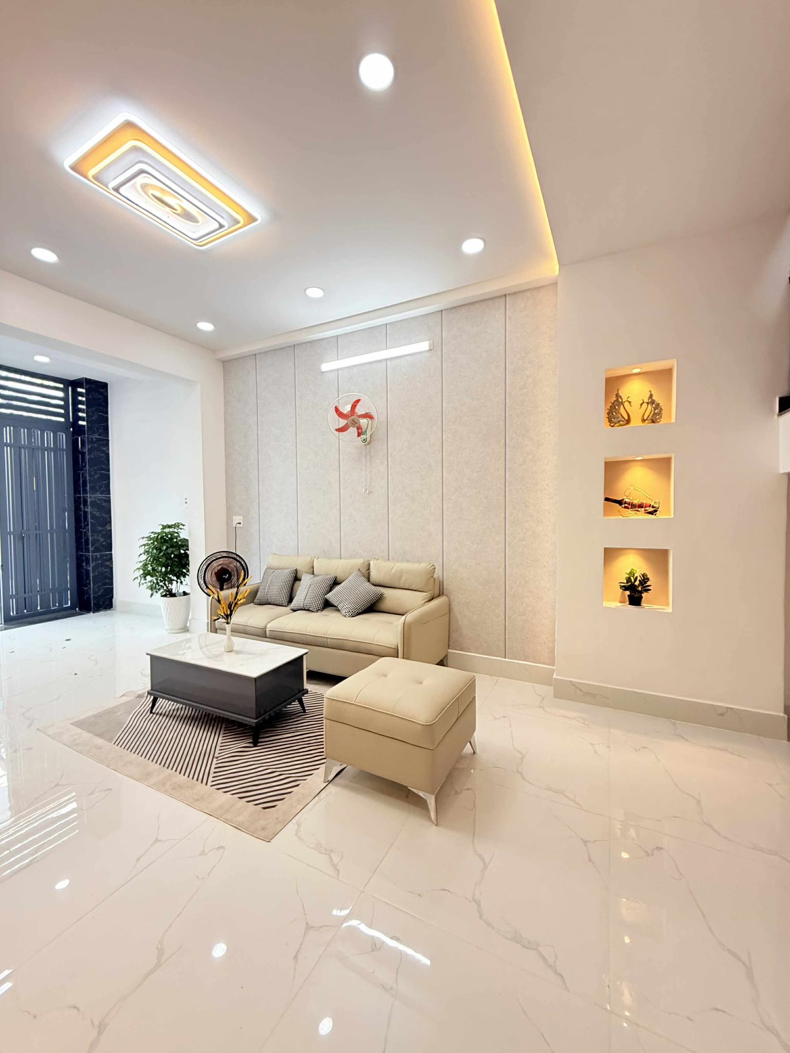 NHÀ 4 TẦNG BTCT MỚI ĐẸP KẾ TRƯỜNG VÕ TƯỜNG TOẢN, GẦN METRO QUẬN 12. 3