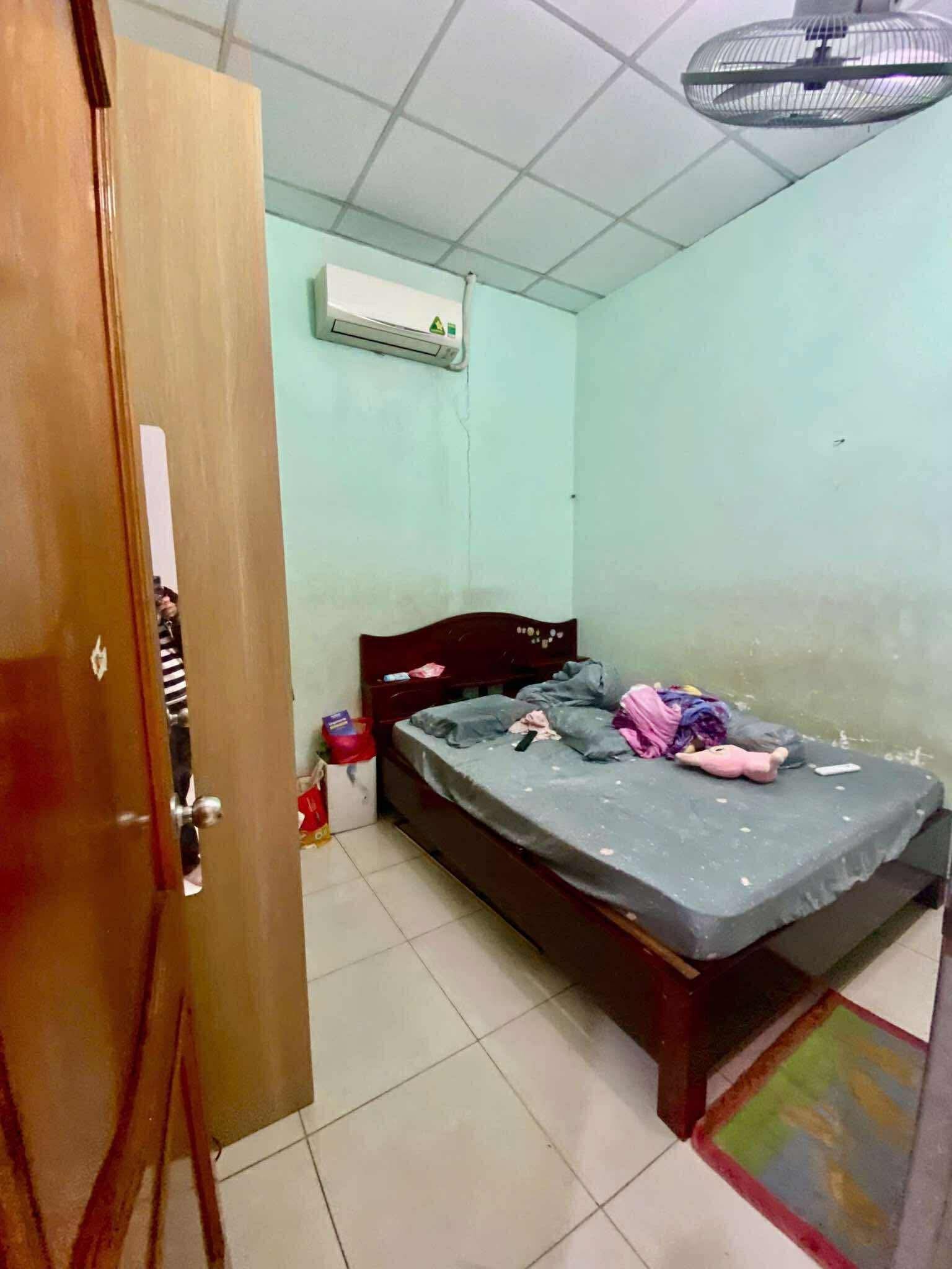 NHÀ CẤP 4 MỚI Ở NGAY SÁT HÃNG BIA HEINEKEN, ĐI BỘ RA SIÊU THỊ METRO - XE HƠI NGỦ NHÀ. HIỆP THÀNH 4