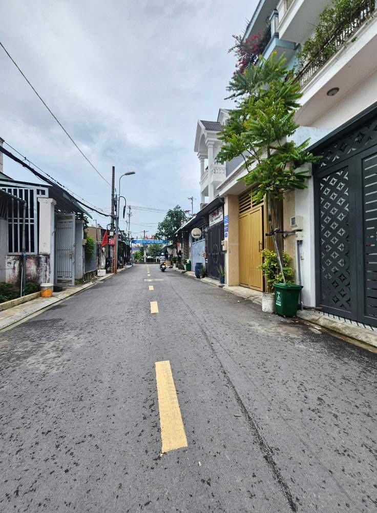 NHÀ 2 TẦNG MẶT TIỀN TA10, Ô TÔ NGỦ TRONG NHÀ. SÁT BÊN LÊ THỊ RIÊNG, PHƯỜNG THỚI AN QUẬN 12.